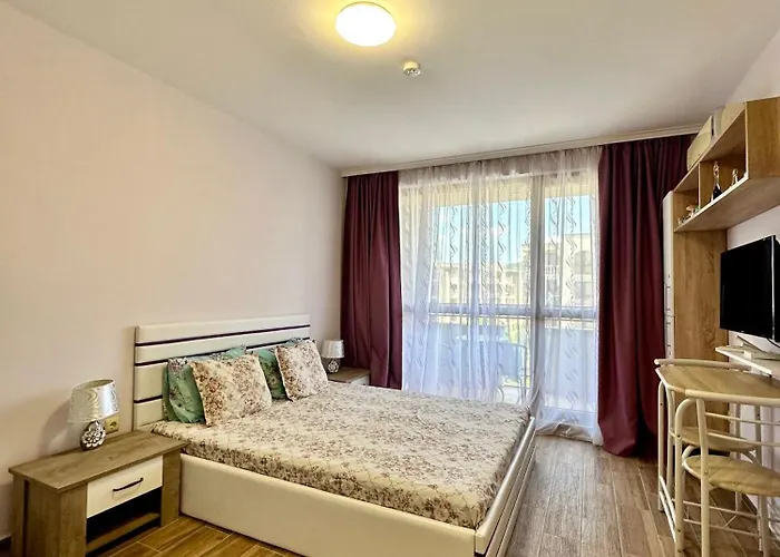 At Kaskadas A44 Slantchev Briag